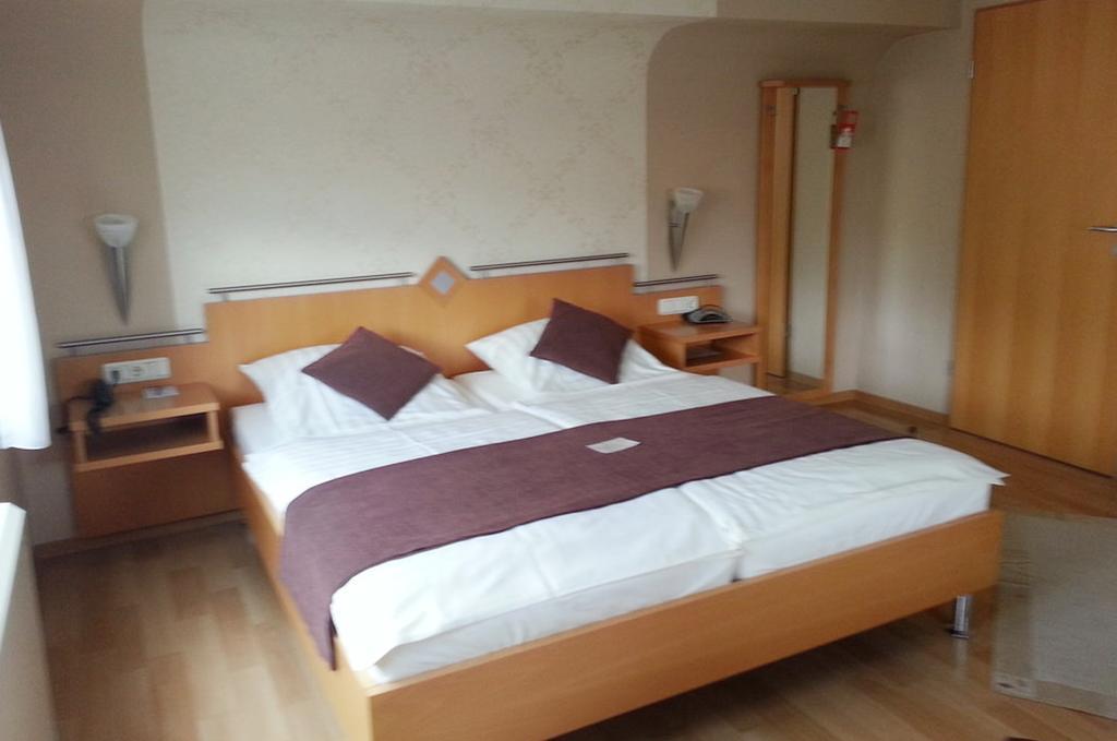 Garni Haus Weiskopf Hotel เทรียร์ ภายนอก รูปภาพ